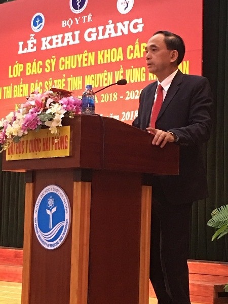 TS. Phạm Văn Tác, Vụ trưởng Vụ TCCB - Bộ Y tế, Giám đốc dự án 585 phát biểu tại buổi lễ.