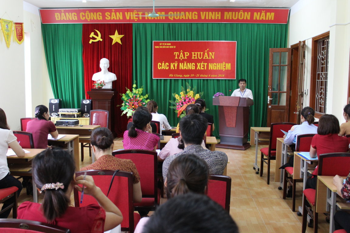 Đồng chí Nguyễn Trần Tuấn, Giám đốc Trung tâm Kiểm soát bệnh tật tỉnh khai mạc lớp tập huấn.
