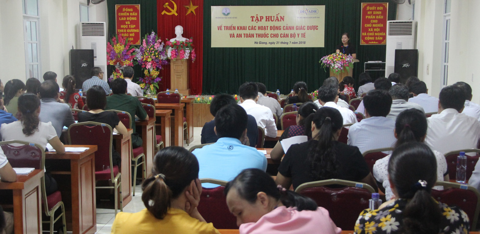 Đ/c Hoàng Thị Chung - Phó Giám đốc Sở Y tế phát biểu tại lớp tập huấn