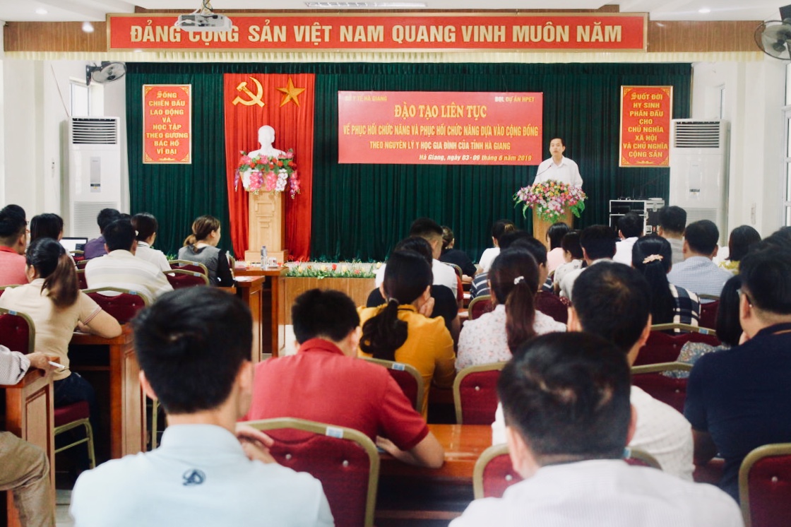 01 - Đồng chí Nguyễn Đình Dích, Phó Giám đốc Sở Y tế khai mạc lớp đào tạo