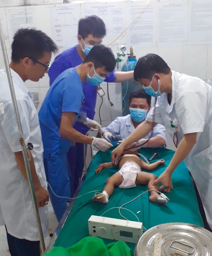 Bệnh viện đa khoa khu vực huyện Bắc Quang cấp cứu thành công bệnh nhi ngừng tim do đuối nước