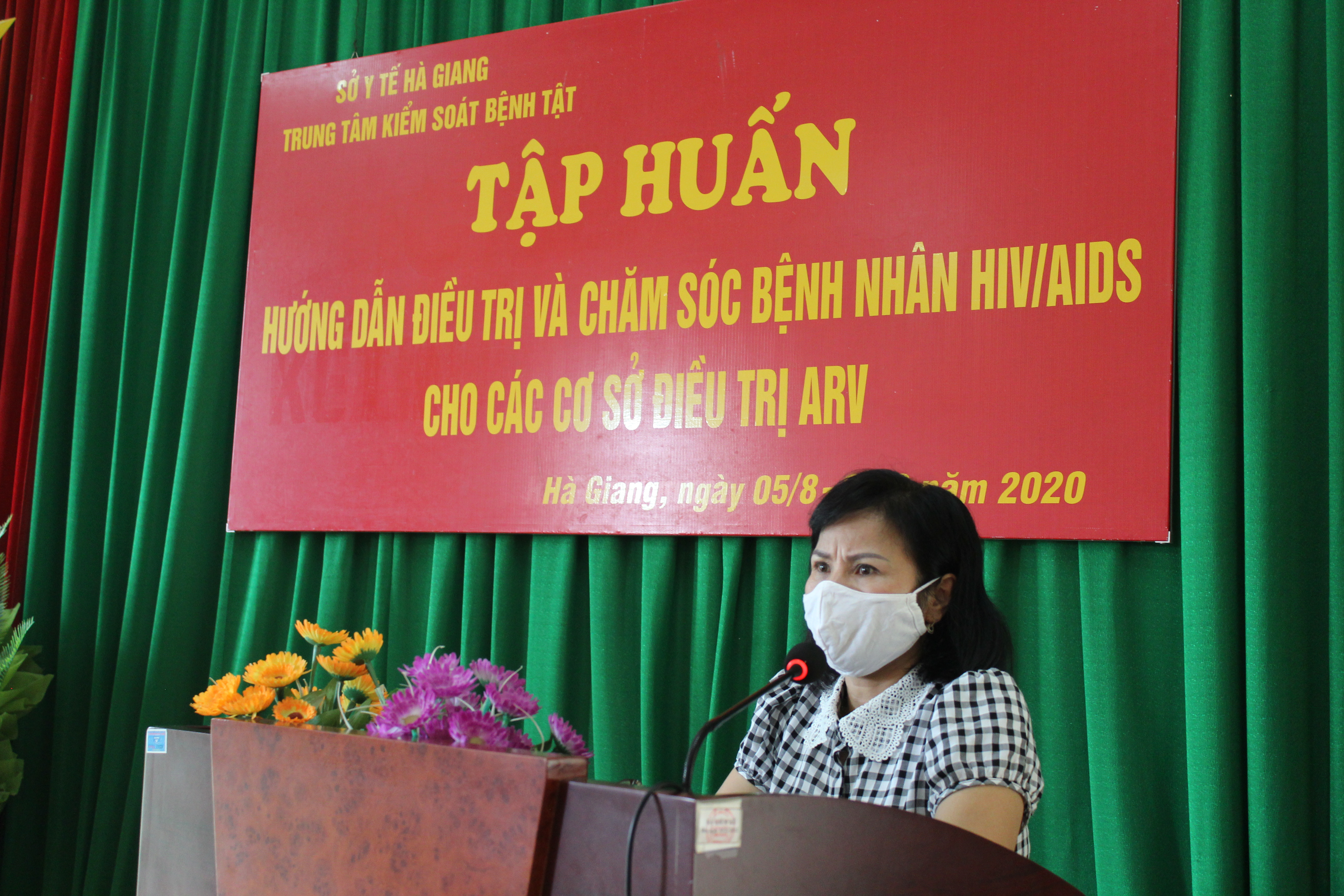 Bs Phạm Thị Kim Dung, Phó Giám đốc Trung tâm Kiểm soát bệnh tật phát biểu khai giảng lớp tập huấn