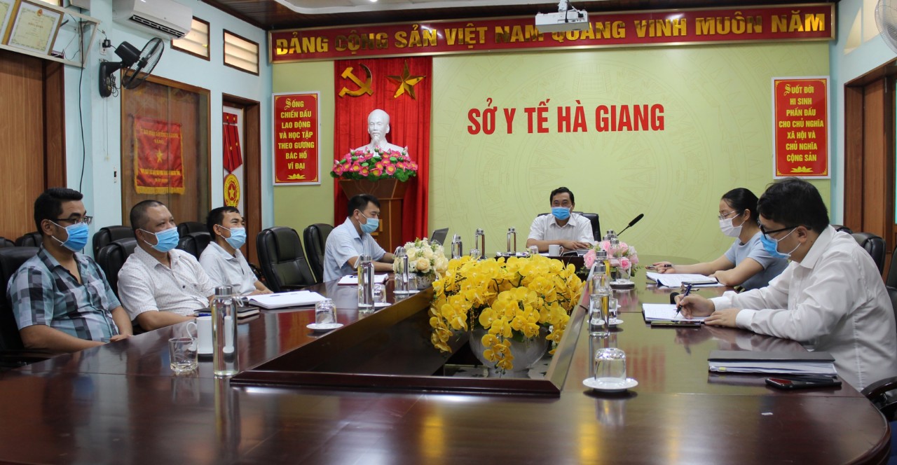 Đồng chí Nguyễn Văn Giao, Phó Giám đốc Sở Y tế dự và chủ trì Hội nghị tại điểm cầu Hà Giang
