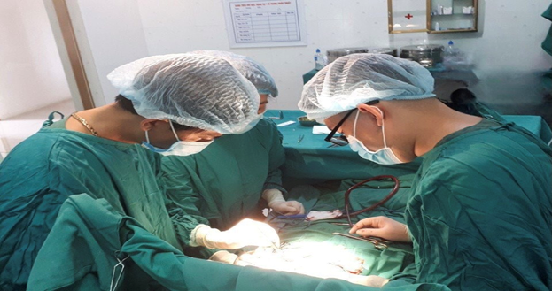 GIÁM ĐỐC BỆNH VIỆN ĐKKV BẮC QUANG HIẾN MÁU CỨU SẢN PHỤ ĐỜ TỬ CUNG SAU SINH