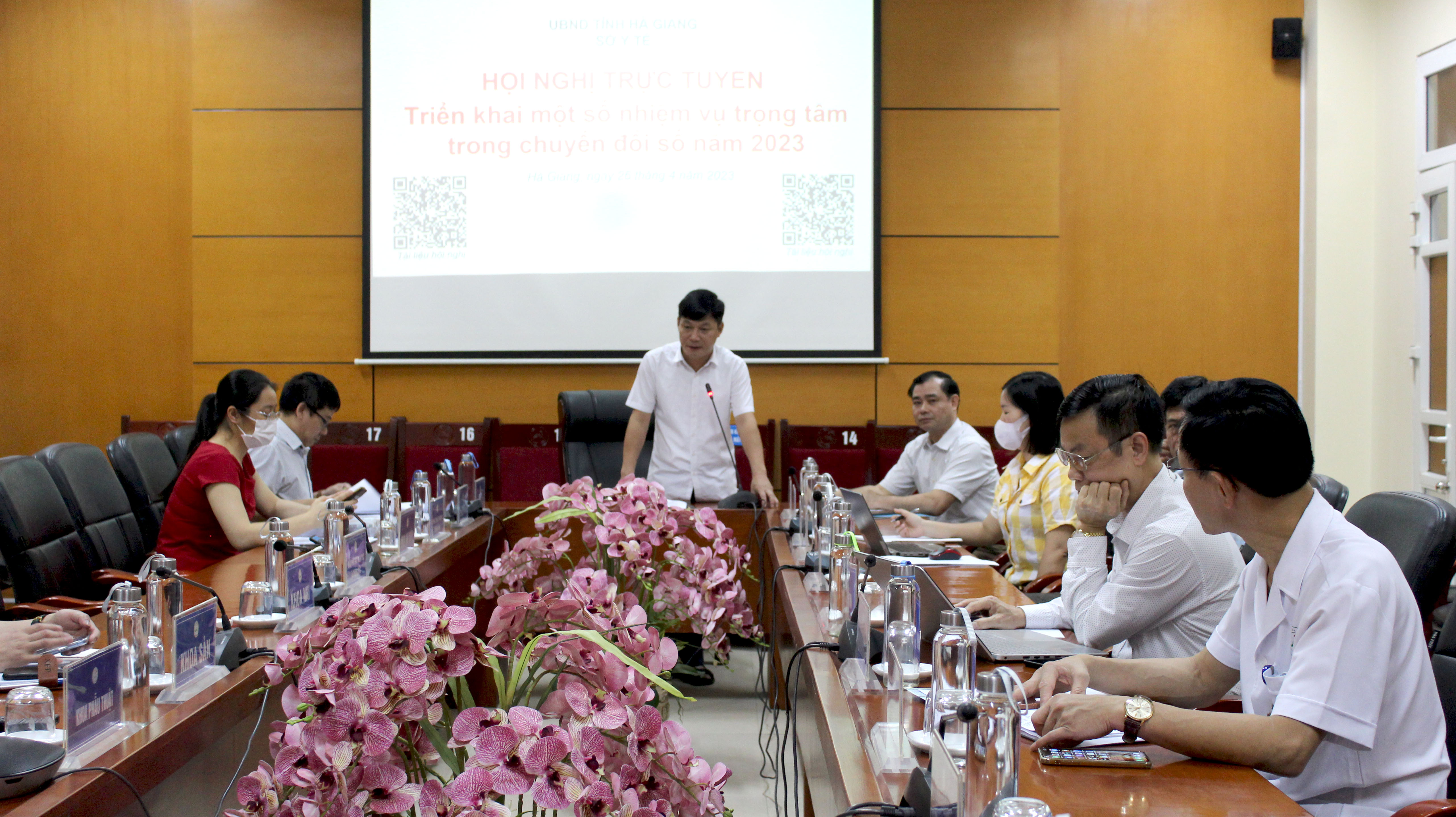Đồng chí:Vũ Hùng Vương- Phó Giám đốc Sở Y tế chủ trì Hội nghị.