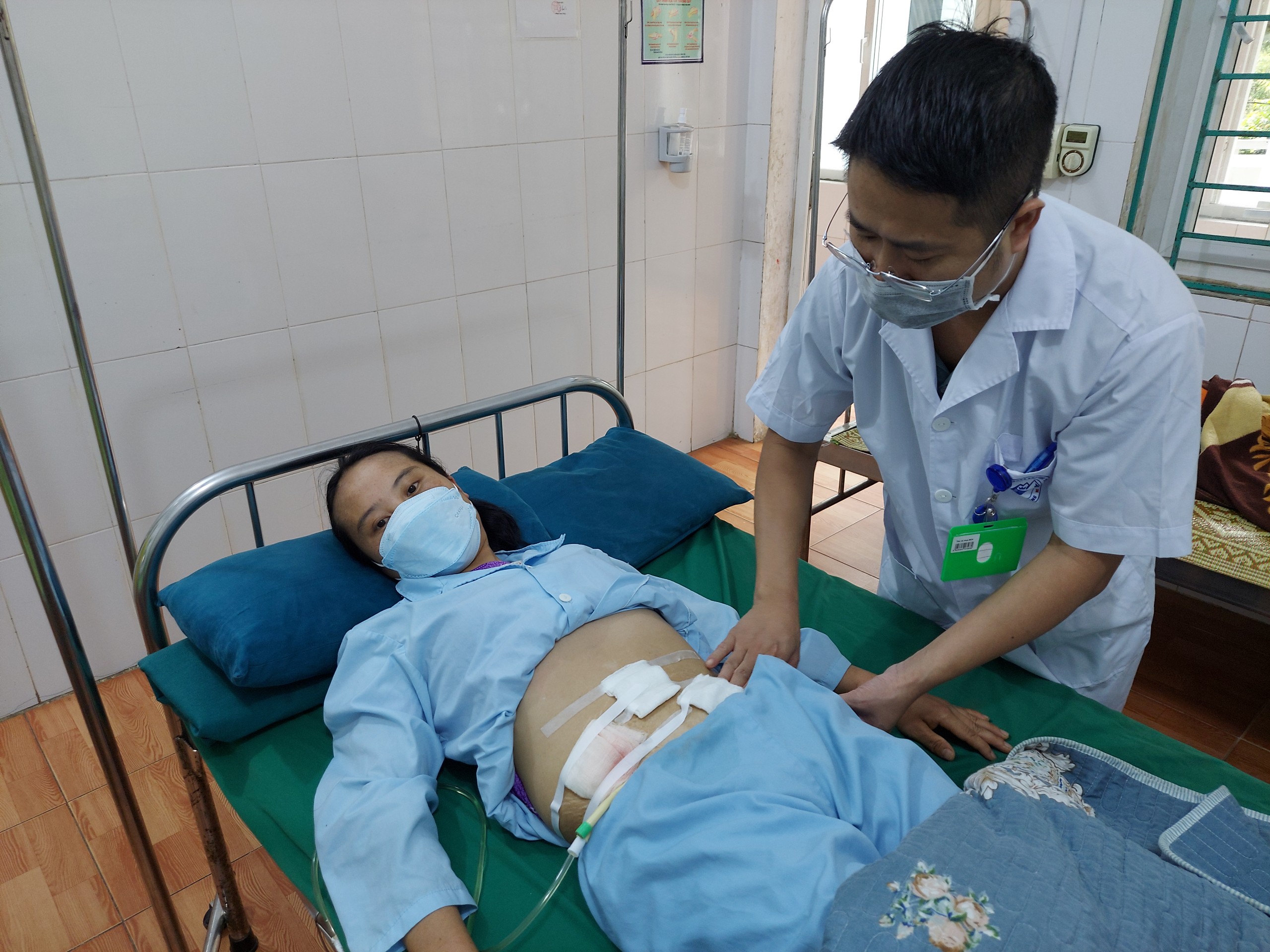 Bệnh viện Đa khoa khu vực Yên Minh phẫu thuật nội soi cấp cứu bệnh nhân vỡ bàng quang
