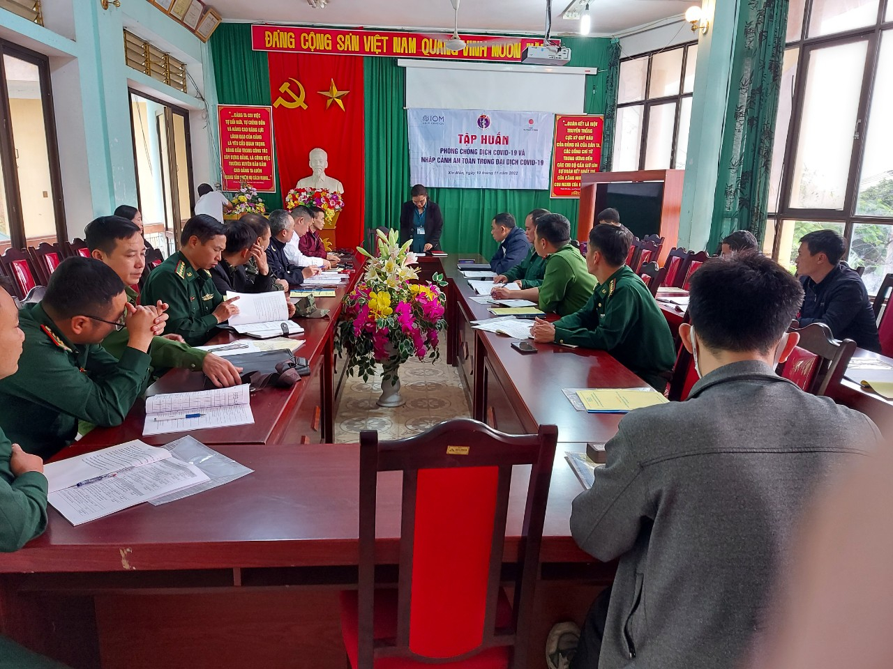 Đ/C Nguyễn Thị Giang,  PGĐ Trung tâm Y tế huyện Xín Mần phát biểu khai mạc lớp tập huấn