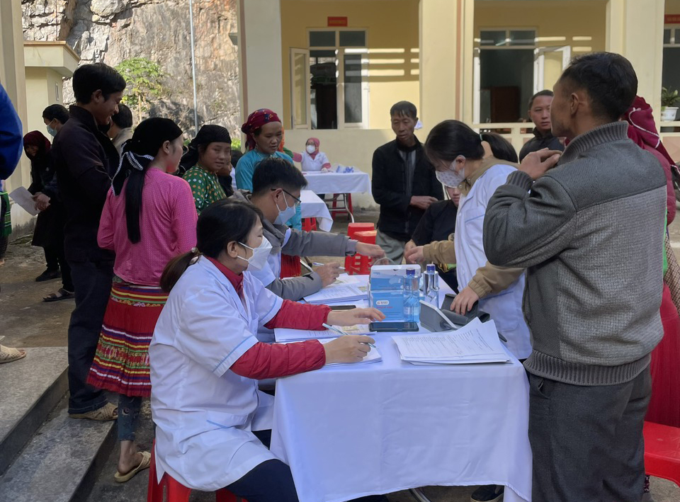 Bệnh viện Phổi tổ chức khám sàng lọc Lao và các bệnh phổi phế quản mạn tính tại huyện Đồng Văn