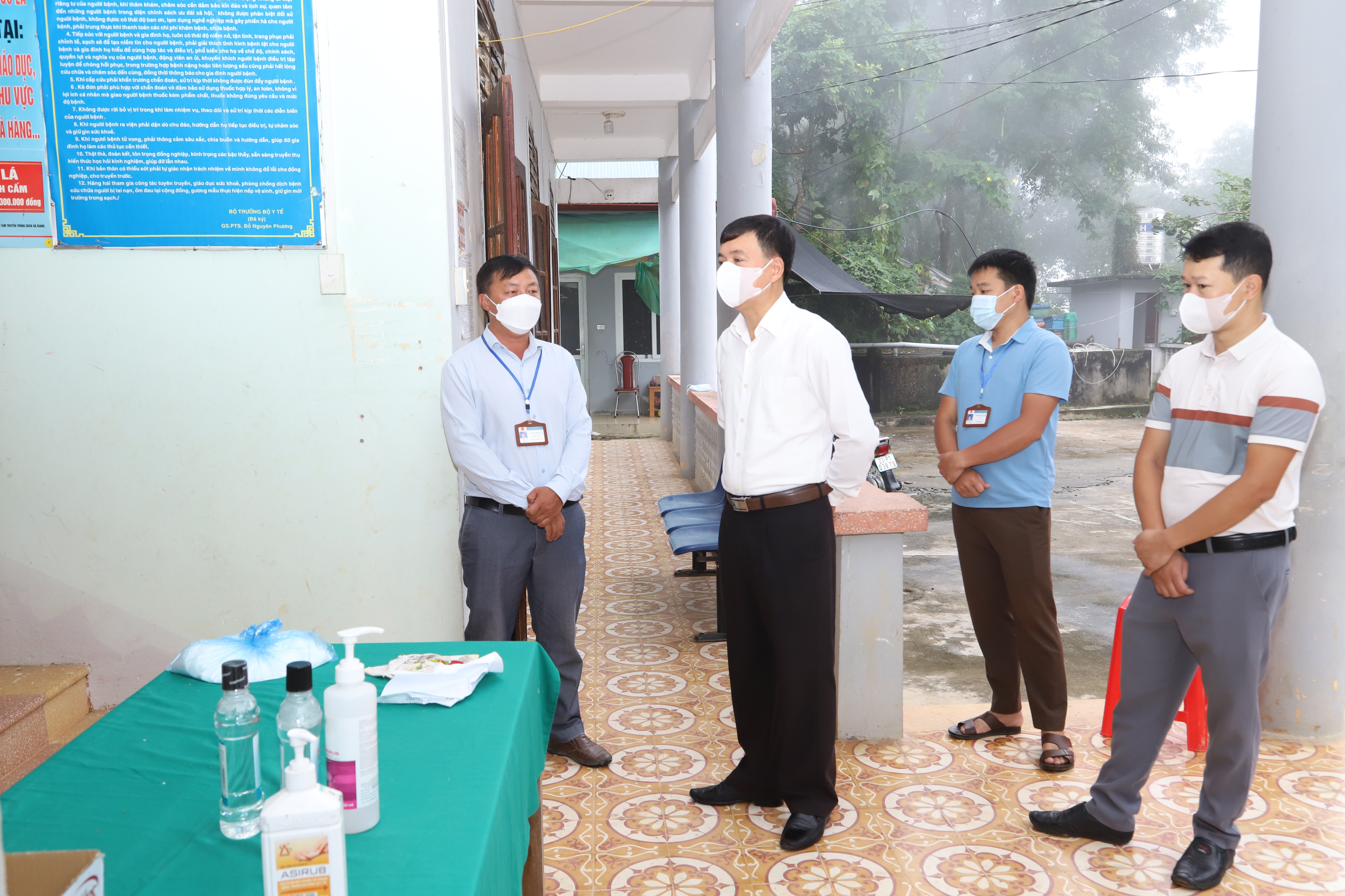 Bí thư Huyện ủy Mèo Vạc kiểm tra công tác phòng, chống bệnh Bạch hầu tại một số địa phương trên địa bàn huyện
