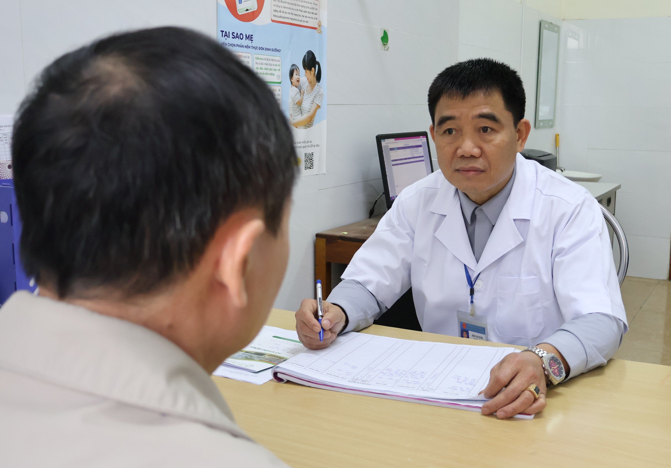 Bác sĩ Nông Văn Huyến, tư vấn cho người bệnh điều trị methadone 