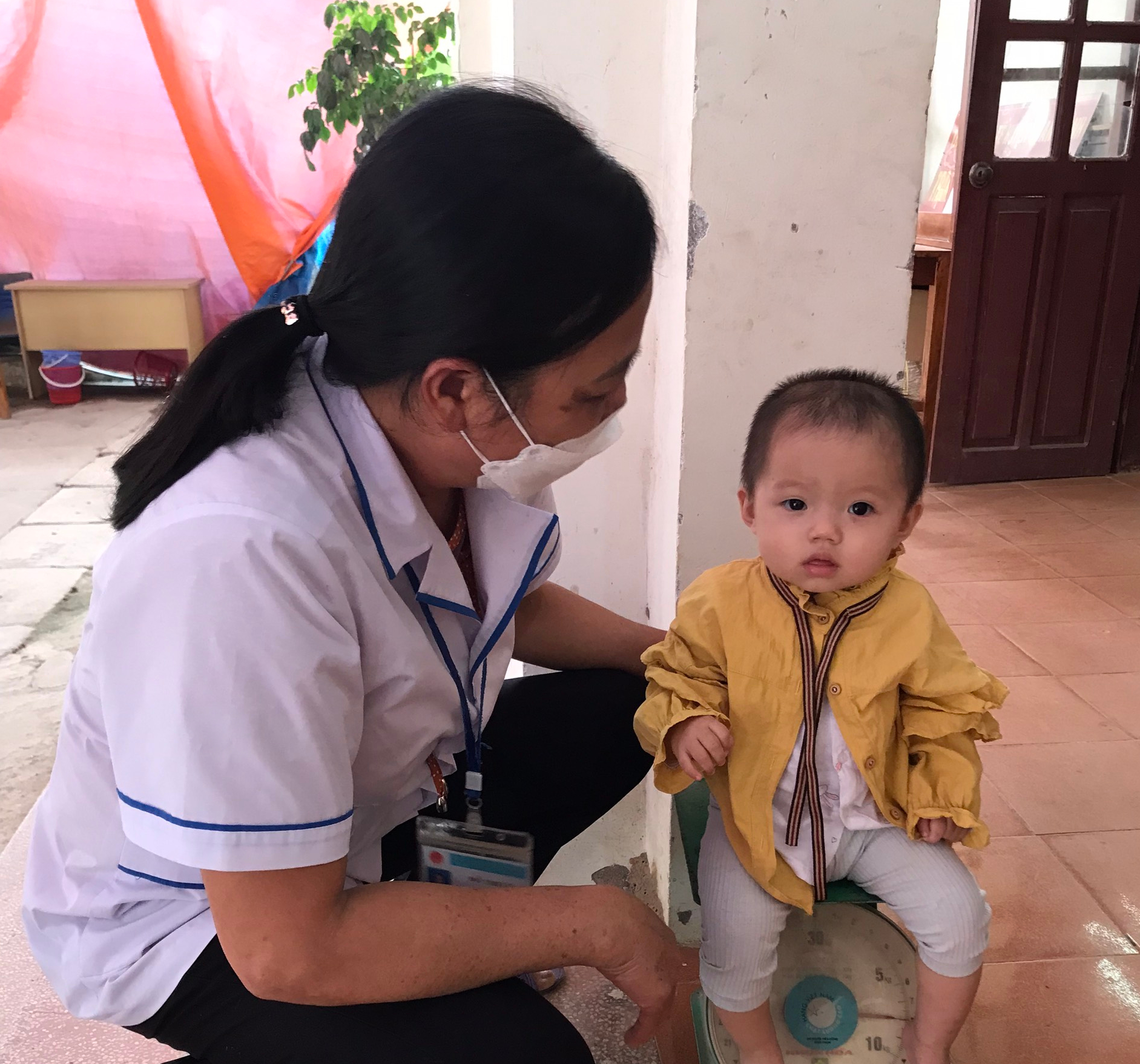 Trung tâm Y tế huyện Quang Bình triển khai chiến dịch uống VitaminA và thuốc tẩy giun cho trẻ từ 6 tháng đến 60 tháng tuổi