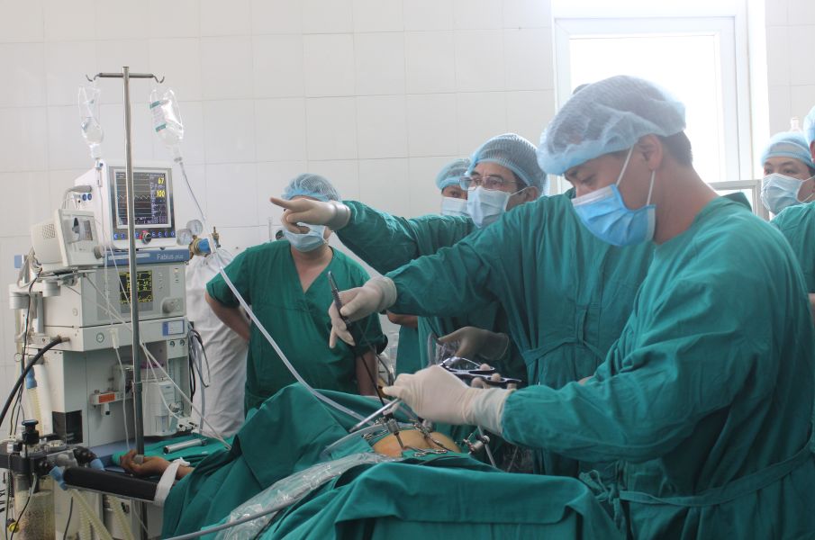 BVĐK  huyện Mèo Vạc tiếp nhận hướng dẫn kỹ thuật phẫu thuật nội soi cắt u lạc nội mạc tử cung