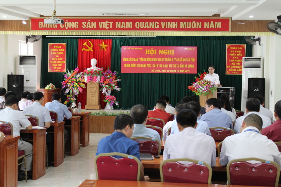 Đồng chí Đặng Văn Huynh, Phó Giám đốc Sở Y tế, Tổ trưởng tổ thực hiện Dự án Gavi tại Hà Giang phát biểu tại Hội nghị