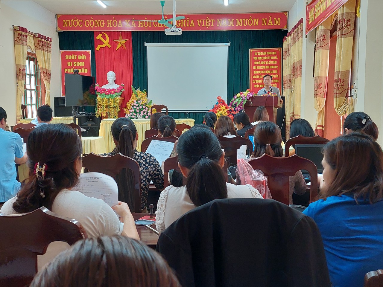 Đ/c Nguyễn Văn Thắng – Giám đốc Trung tâm Y tế phát biểu khai mạc lớp tập huấn.