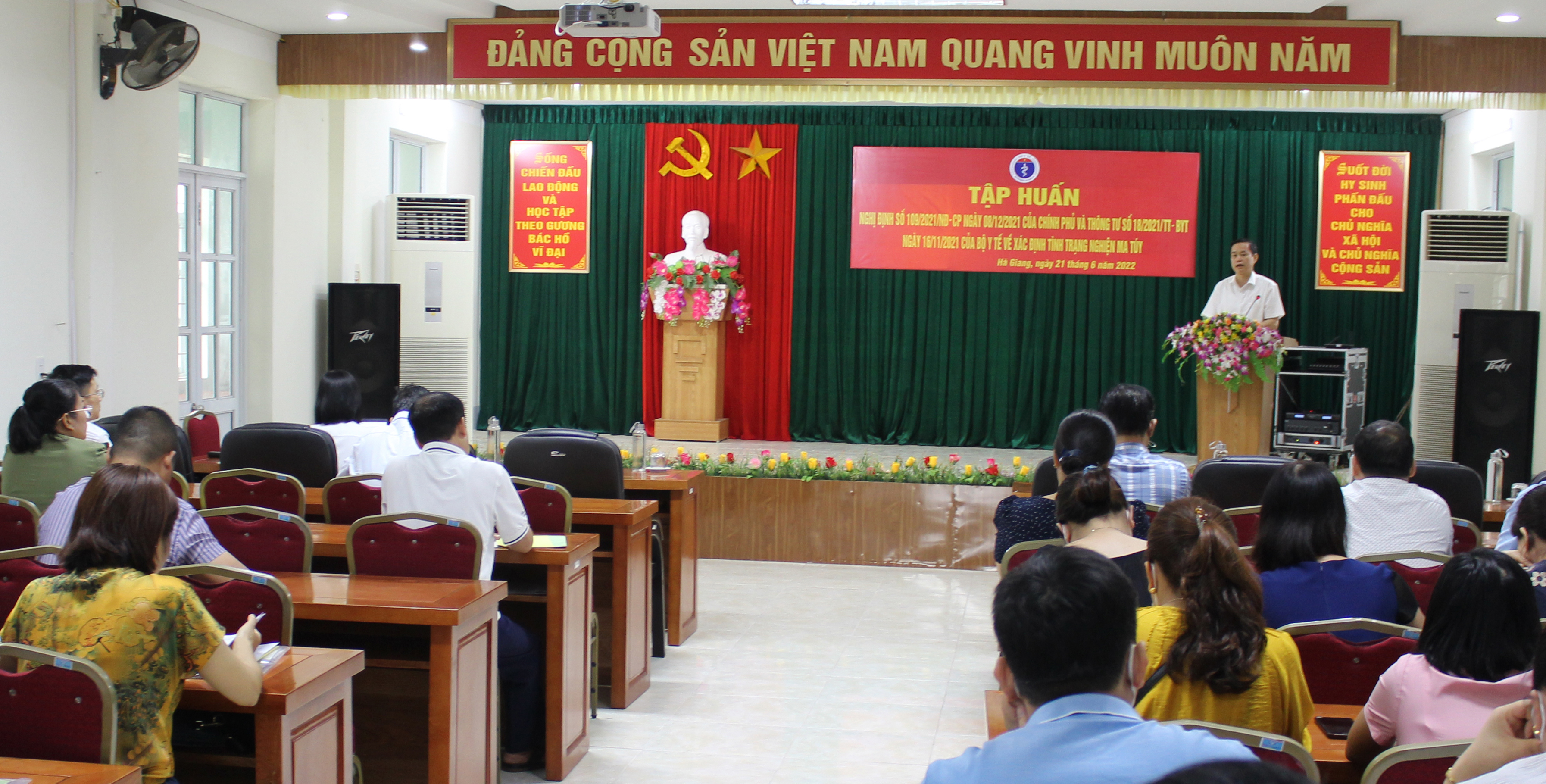 Đồng chí Nguyễn Đình Dích, Phó Giám đốc Sở Y tế phát biểu tại lớp tập huấn.