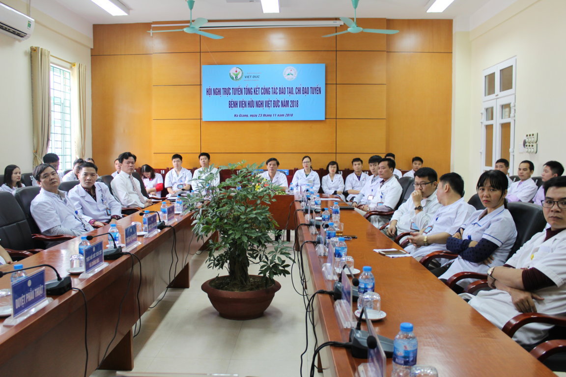 Toàn cảnh hội nghị trực tuyến tổng kết công tác đào tạo, chỉ đạo tuyến tại điểm cầu BVĐK tỉnh Hà Giang
