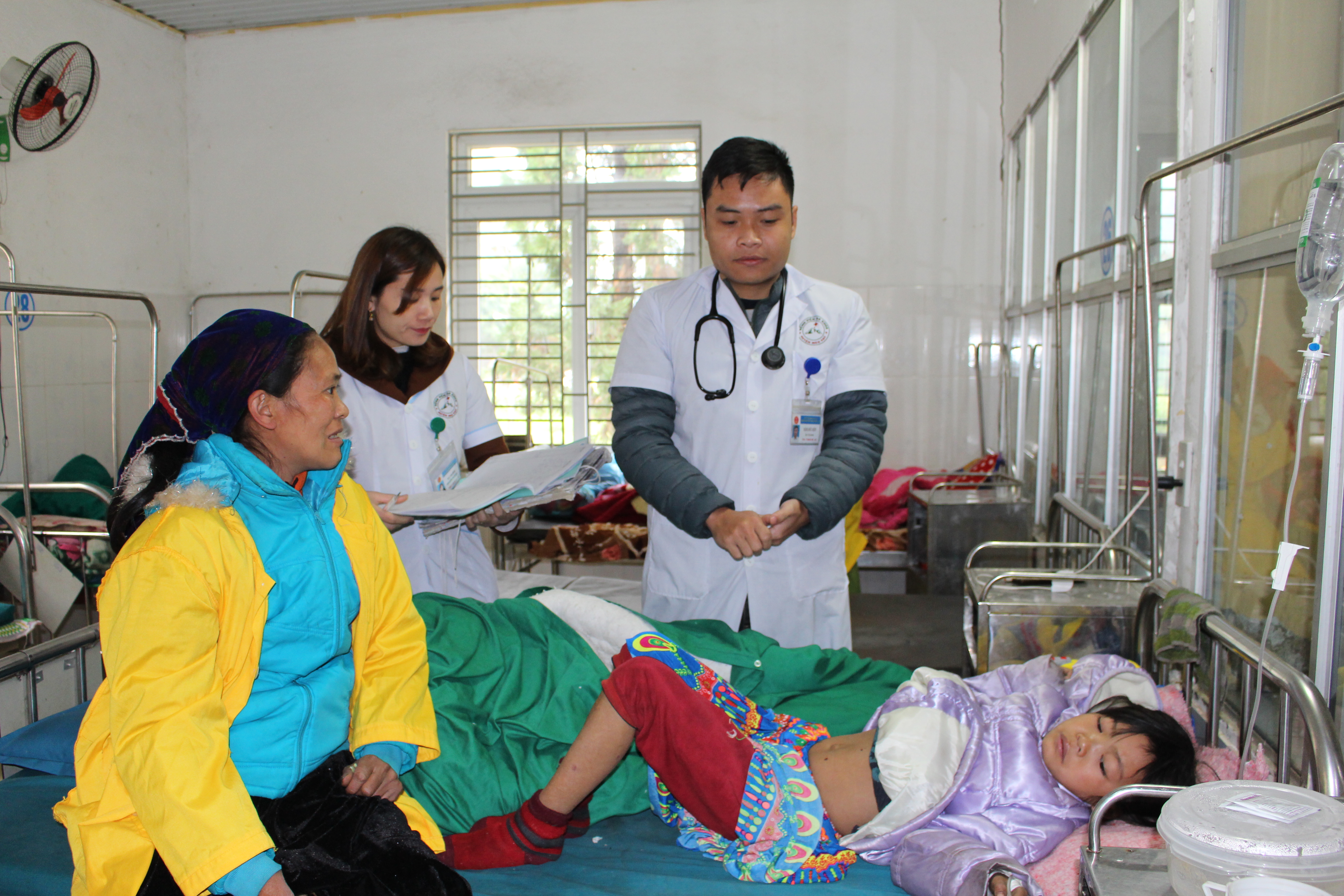 Trẻ em điều trị tại Bệnh viện đa khoa huyện Mèo Vạc