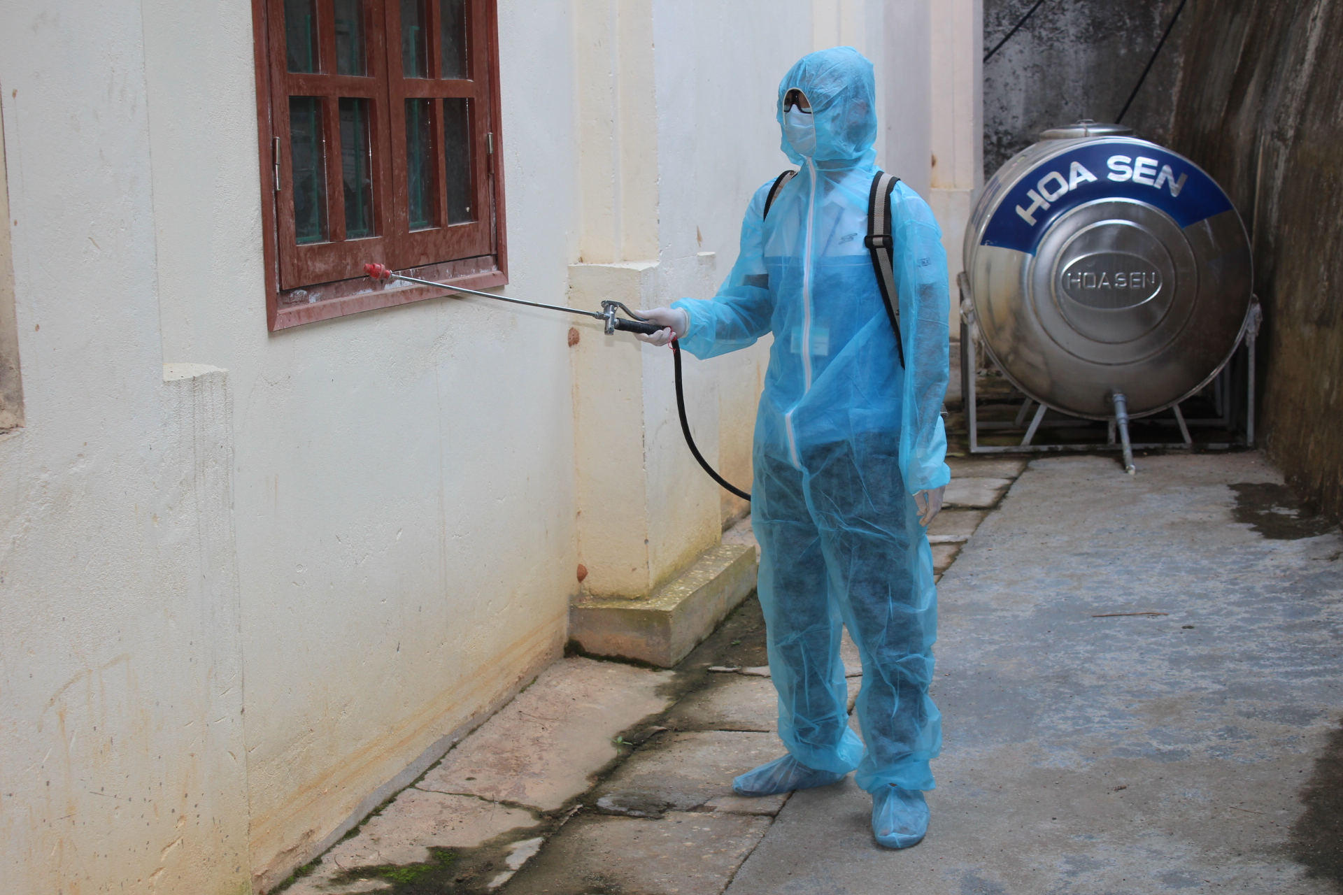 Tổ chức phun thuốc diệt muỗi phòng, chống dịch bệnh tại xã Tả Nhìu và Nấm Dẩn