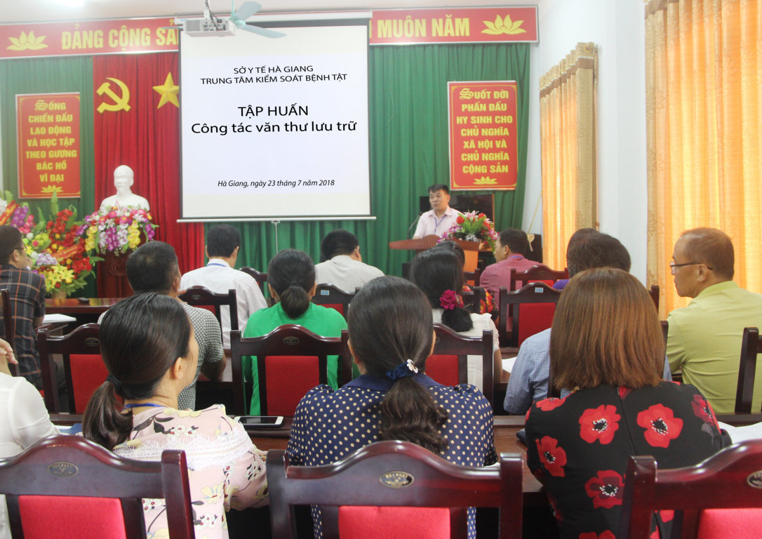 Đ/c Nguyễn Trần Tuấn, Giám đốc Trung tâm Kiểm soát bệnh tật phát biểu khai mạc lớp tập huấn