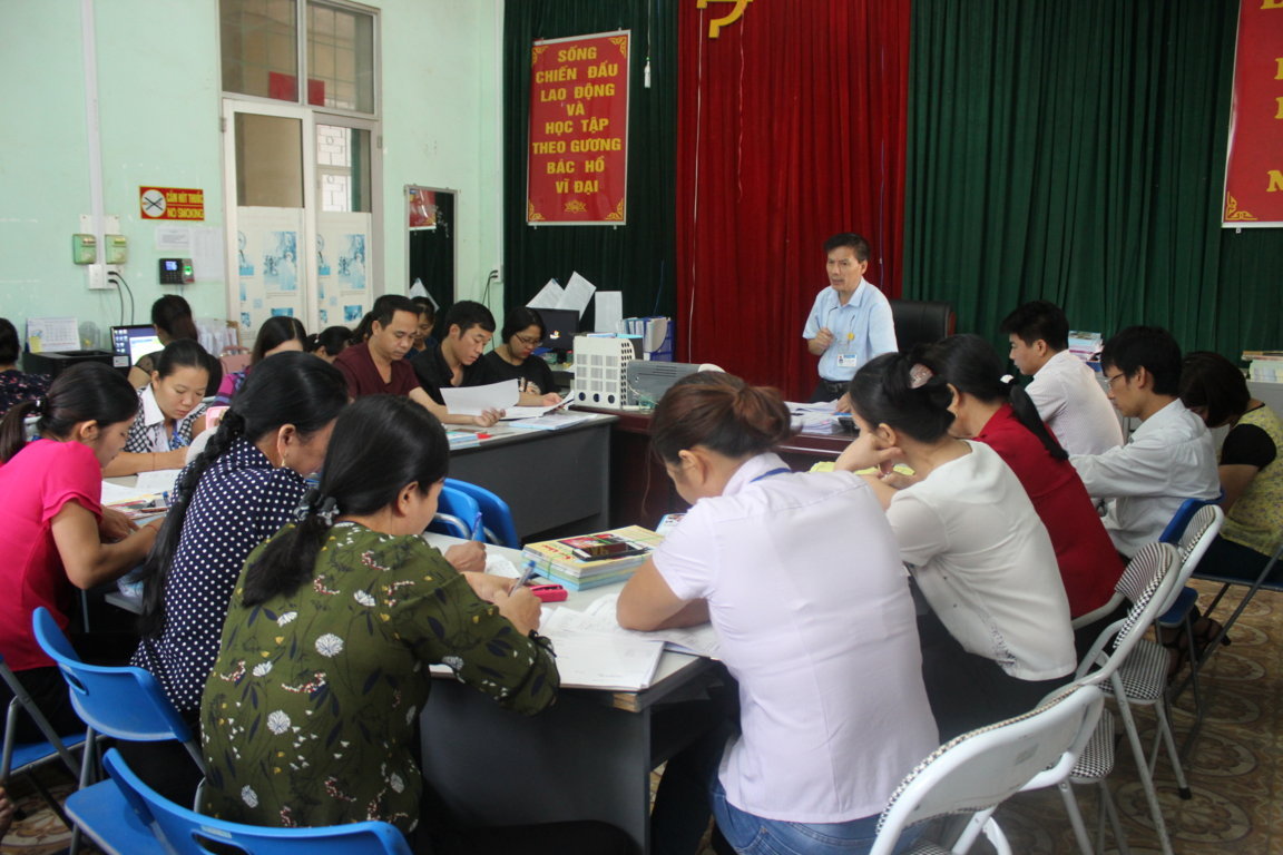Bs Đặng Phúc Diệp, Giám đốc Trung tâm Y tế huyện Bắc Quang triển khai các nội dung tại lớp tập huấn