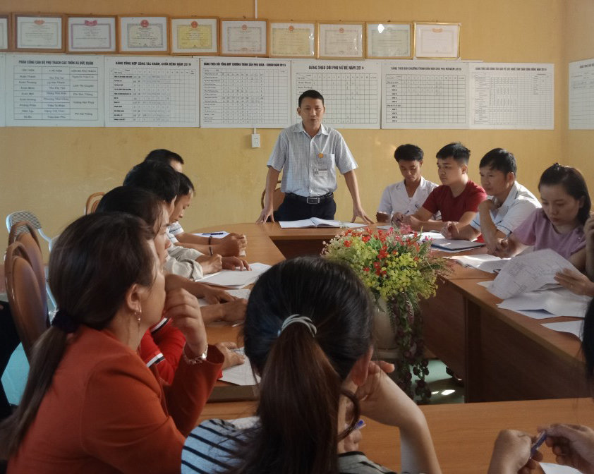 Trung tâm Y tế Bắc Quang tập huấn kỹ năng khám, cách ghi chép thông tin hồ sơ phần mềm cho tổ khám và lập hồ sơ sức khỏe tại xã Đức Xuân