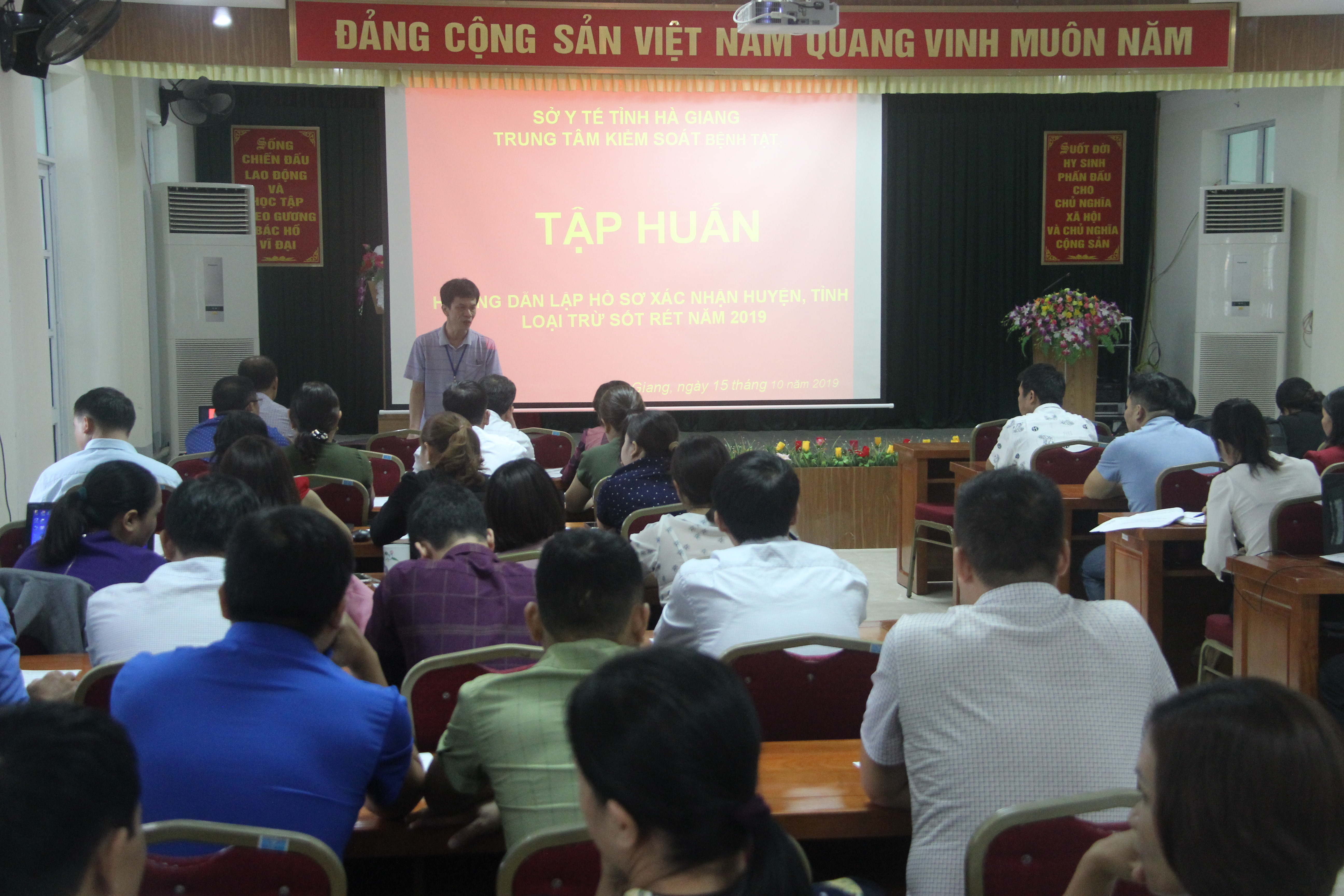 Đồng chí Nguyễn Xuân Thu – Phó Giám đốc Trung tâm Kiểm soát bệnh tật khai mạc lớp tập huấn 