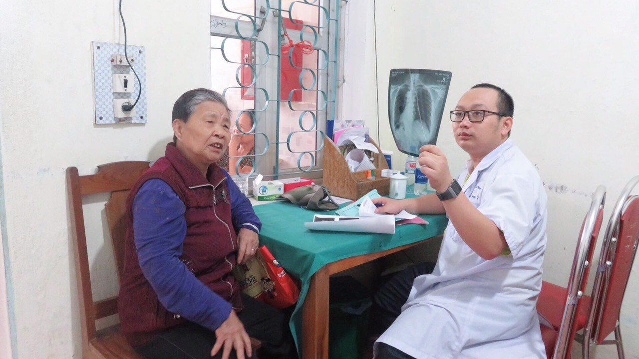 Bệnh viện đa khoa khu vực Bắc Quang phối hợp với bệnh viện tuyến Trung ương tổ chức khám chữa bệnh cho nhân dân