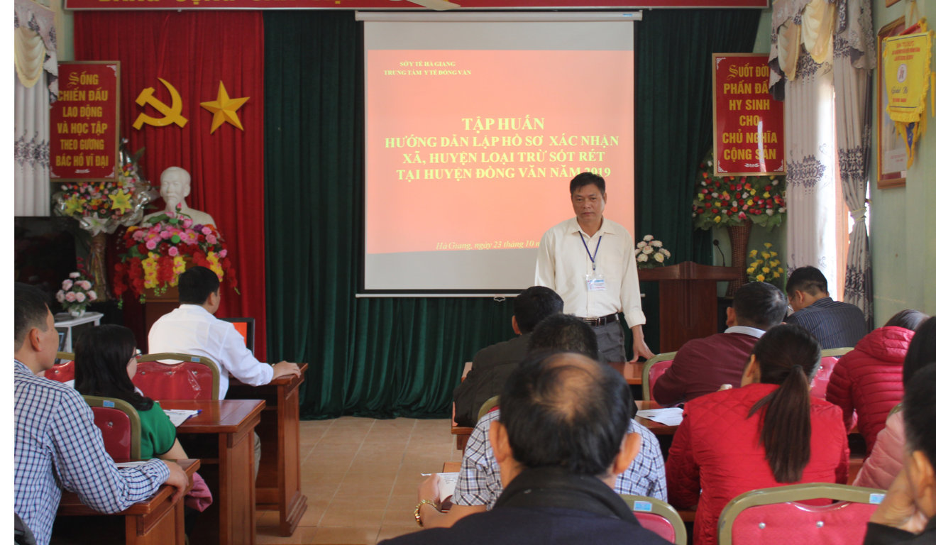 Đồng chí Lương Triệu Huynh, Giám đốc TTYT huyện khai mạc lớp tập huấn