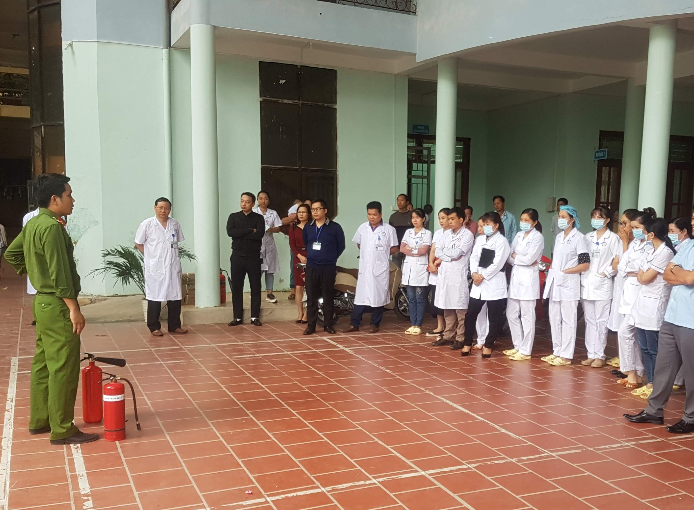Bệnh viện Mắt tổ chức tập huấn nghiệp vụ phòng cháy chữa cháy và cứu nạn cứu hộ