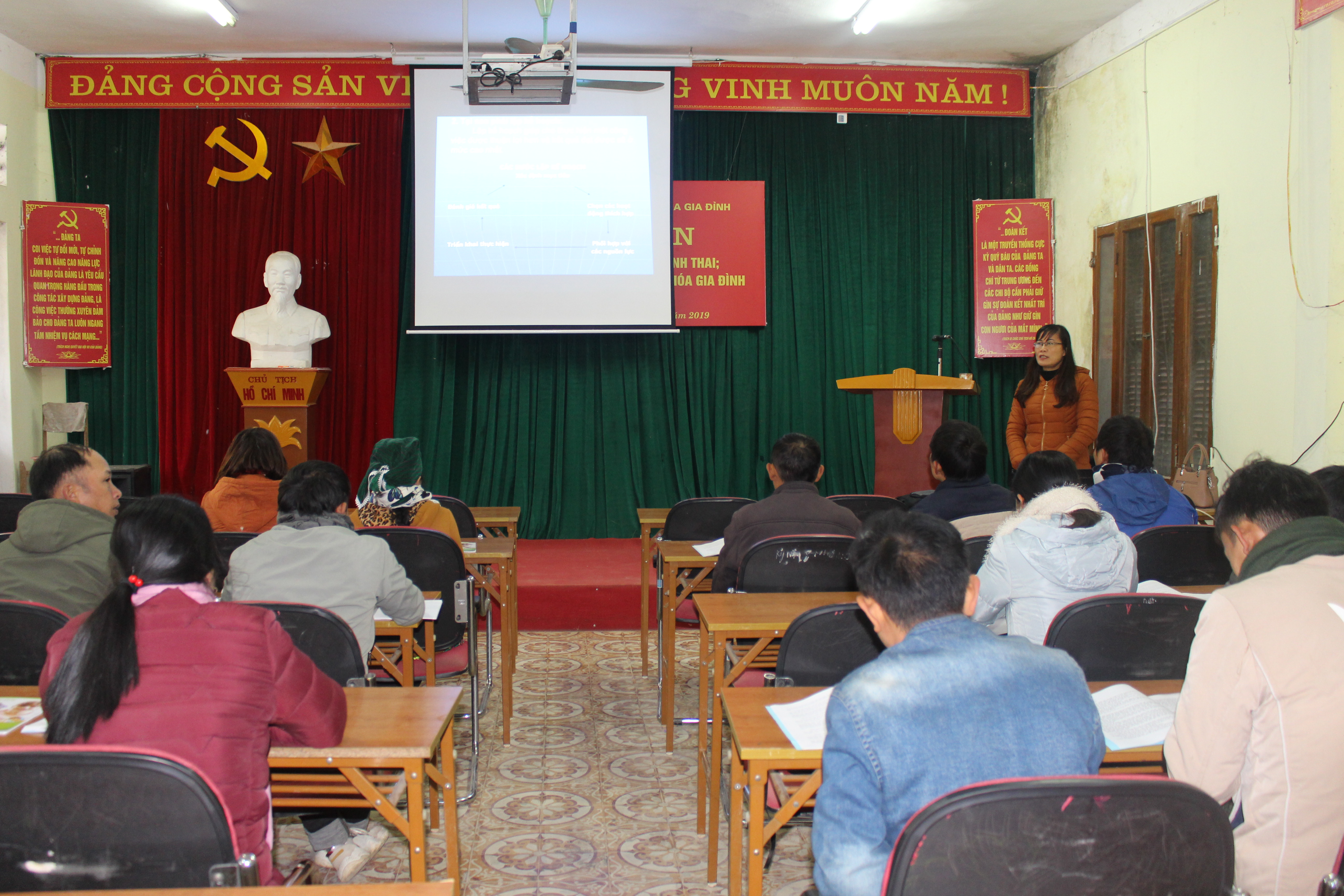 Toàn cảnh lớp tập huấn nâng cao nghiệp vụ công tác Dân số - KHHGĐ tại huyện Mèo Vạc