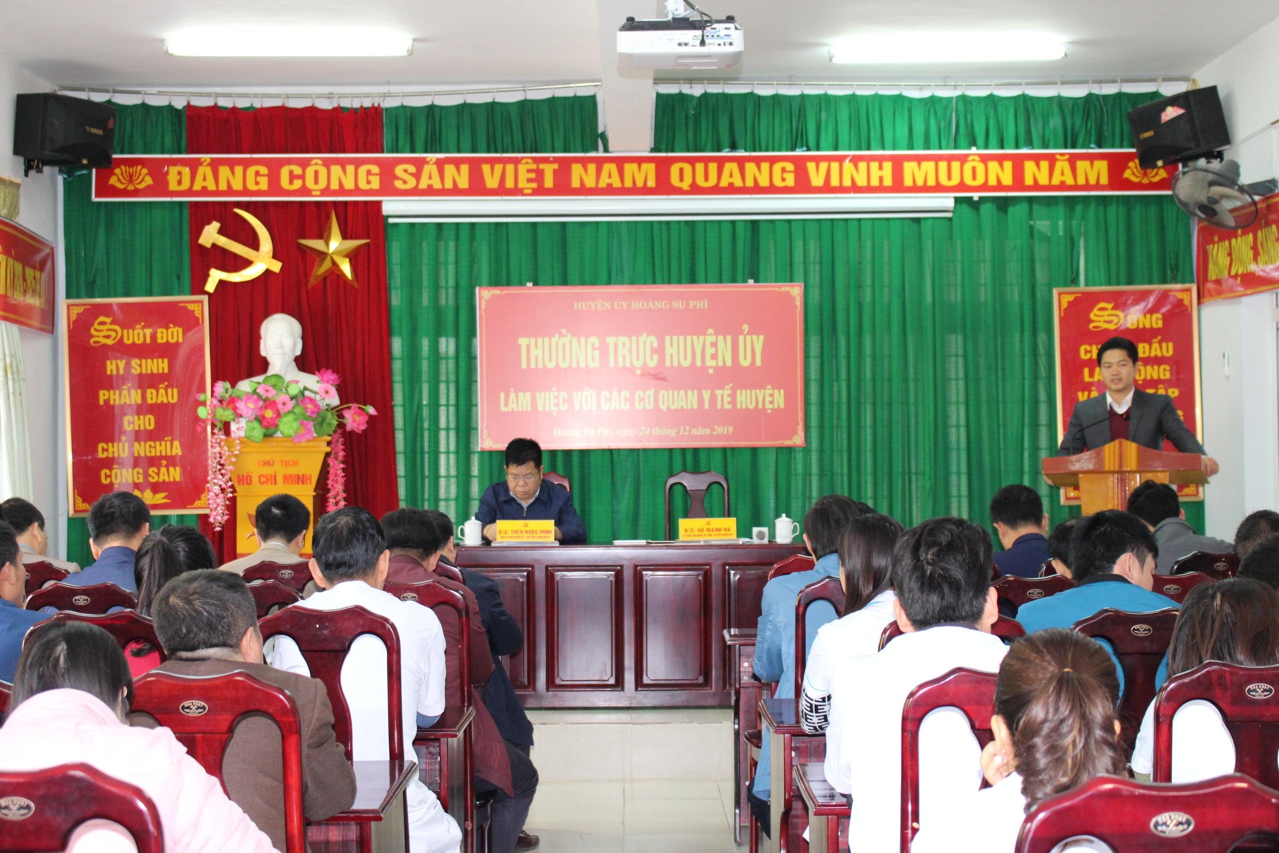 Đồng chí Vũ Mạnh Hà, Ủy viên BCH Đảng bộ tỉnh, Bí thư huyện ủy phát biểu kết luận tại buổi làm việc