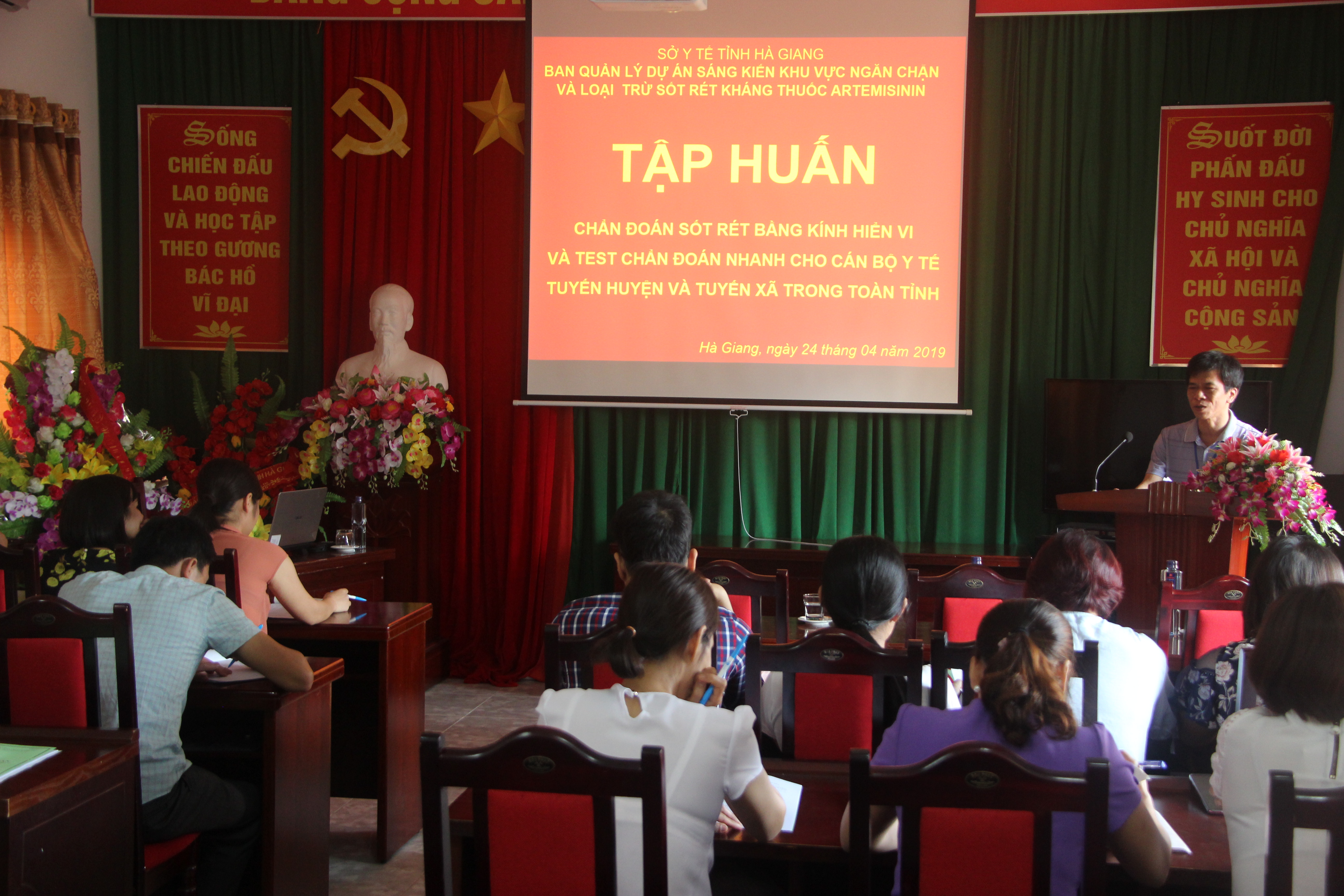Đồng chí Nguyễn Xuân Thu, Phó Giám đốc Trung tâm Kiểm soát bệnh tật khai mạc lớp tập huấn 