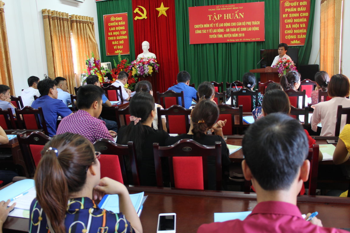 Đồng chí Nguyễn Xuân Thu, Phó Giám đốc Trung tâm Kiểm soát bệnh tật khai mạc lớp tập huấn