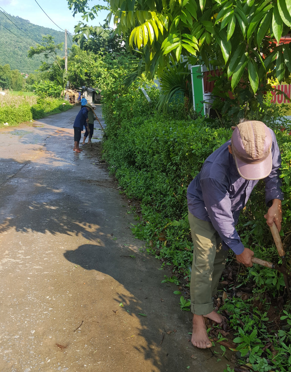 Nhân dân thôn Lâm Đồng xã Phương Thiện thành phố Hà Giang vệ sinh môi trường phòng, chống bệnh sốt xuất huyết