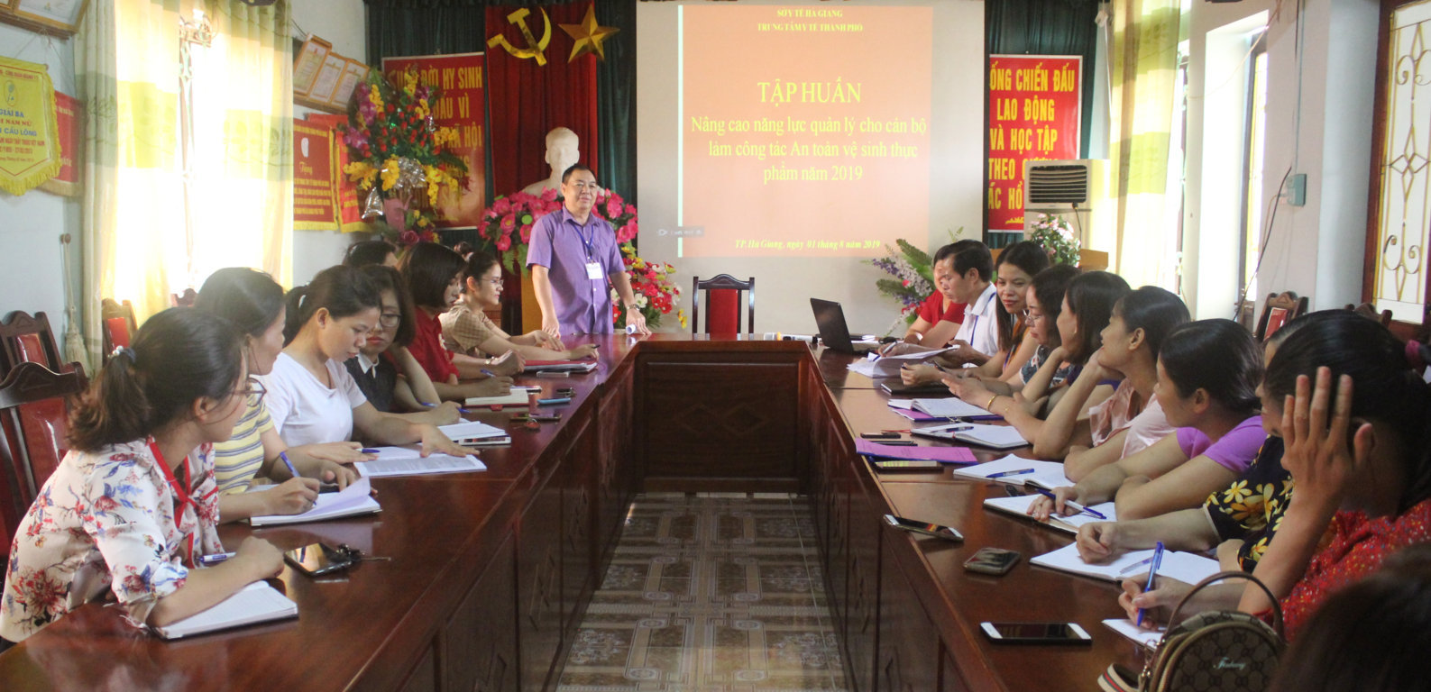 Trung tâm Y tế thành phố Hà Giang tổ chức tập huấn nâng cao năng lực quản lý cho cán bộ làm công tác an toàn thực phẩm