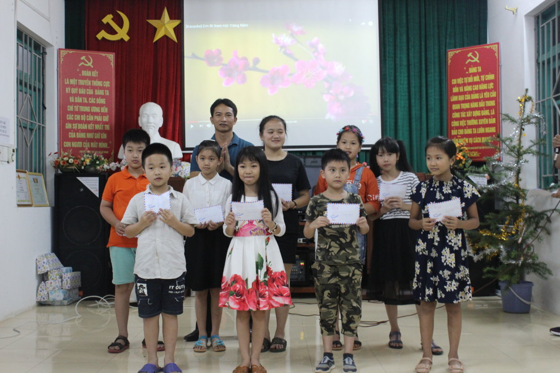 Trung tâm Y tế huyện Mèo Vạc và Xín Mần tổ chức Tết Trung thu cho con em công chức viên chức trong đơn vị