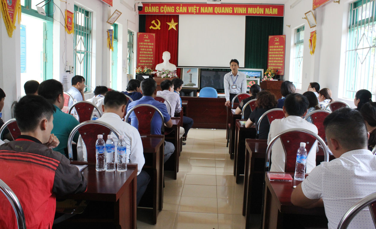 Đồng chí Lý Chí Thành, Giám đốc TTYT huyện phát biểu khai mạc lớp tập huấn