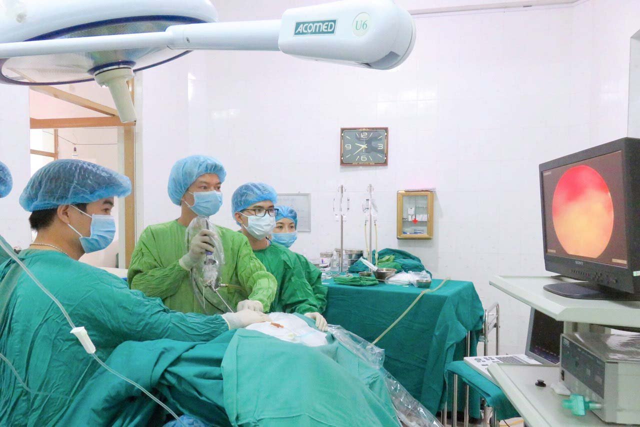 Bệnh viện ĐKKV Bắc Quang phối hợp với Bệnh viện Việt Đức khám, phẫu thuật bệnh lý đường tiết niệu