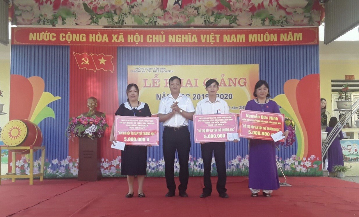 Các đơn vị y tê tuyến tỉnh dự khai giảng năm học mới 2019 - 2020 tại xã Bạch Đích, huyện Yên Minh, tỉnh Hà Giang