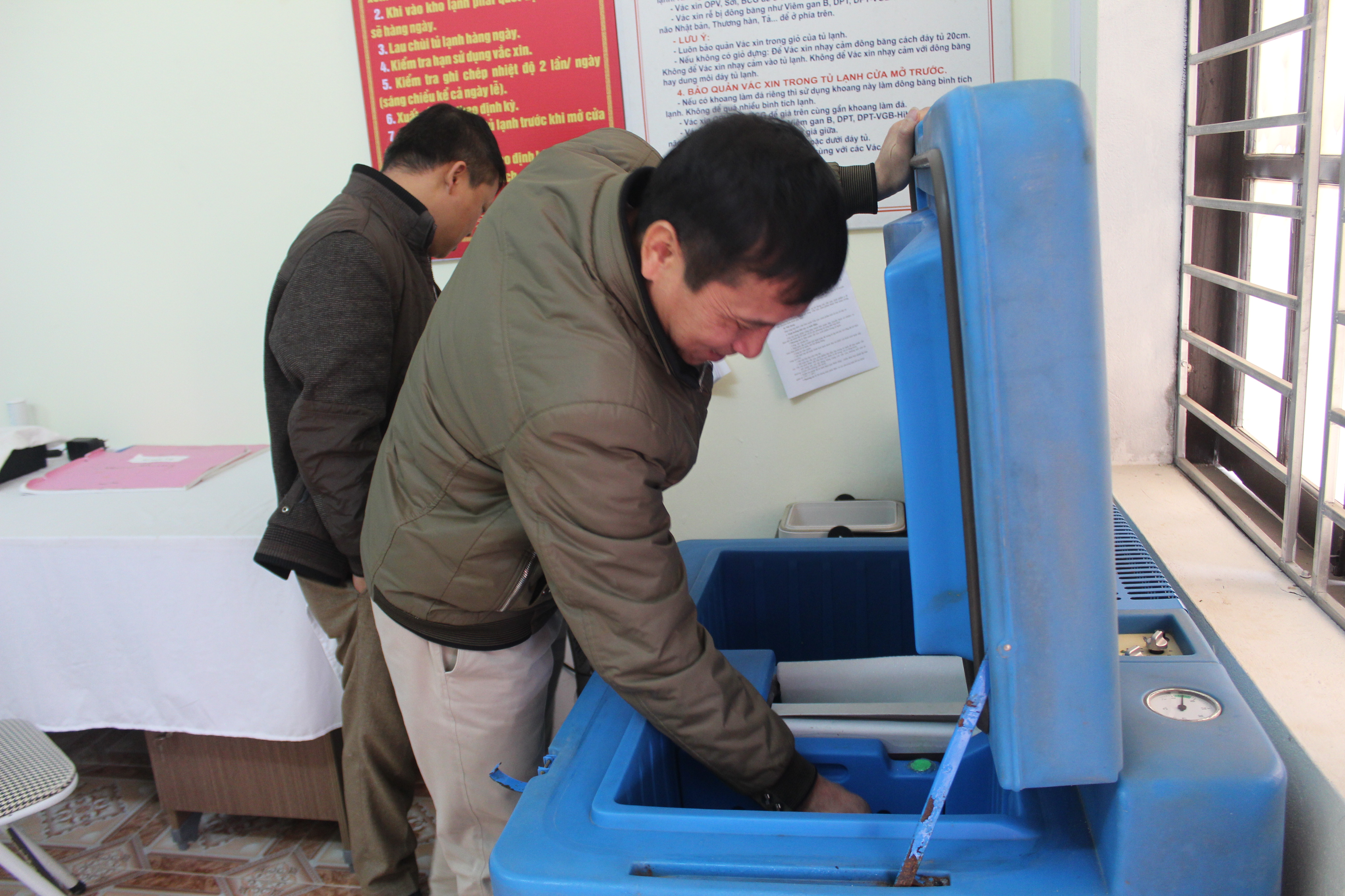 Kiểm tra giám sát công tác tiêm chủng mở rộng tại các xã huyện Đồng Văn