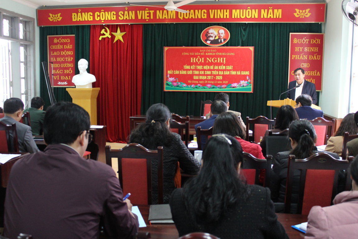 Đ/c Nguyễn Văn Giao, Phó Giám đốc Sở Y tế phát biểu tại hội nghị
