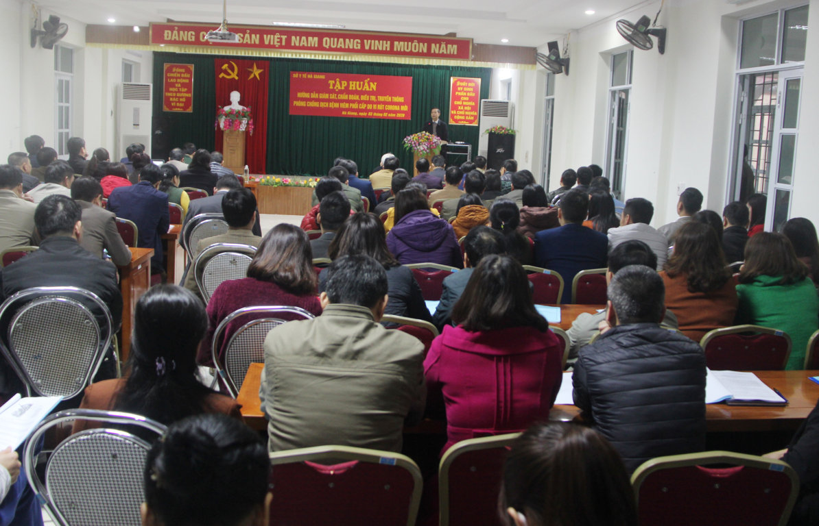 Đồng chí Nguyễn Đình Dích phát biểu khai mạc tại lớp tập huấn