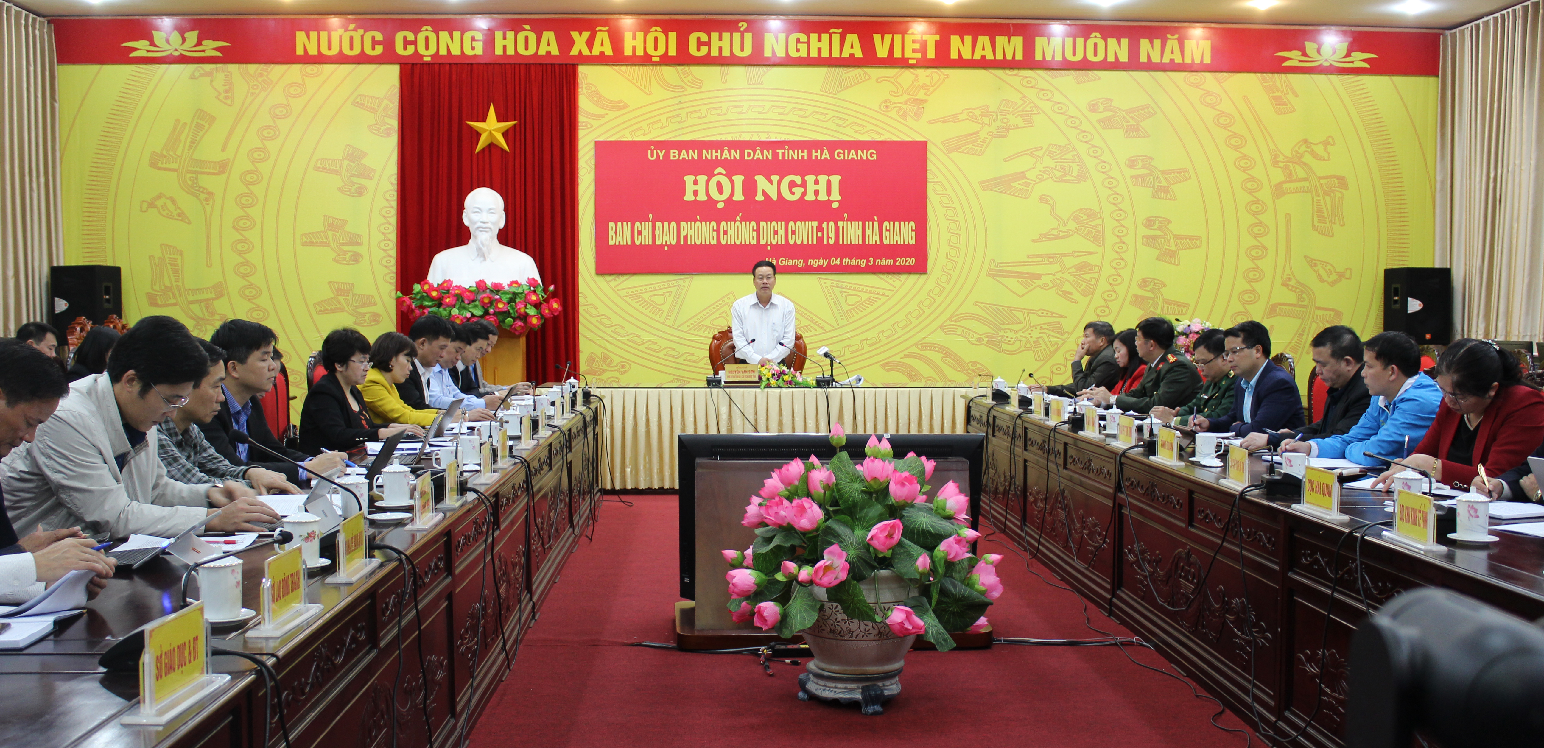 Đồng chí Nguyễn Văn Sơn, Chủ tịch UBND tỉnh, Trưởng ban Chỉ đạo dự và chủ trì Hội nghị