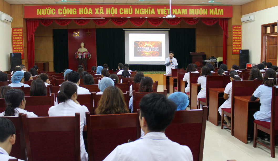Bác sỹ Vũ Hùng Vương triển khai nội dung tại lớp tập huấn
