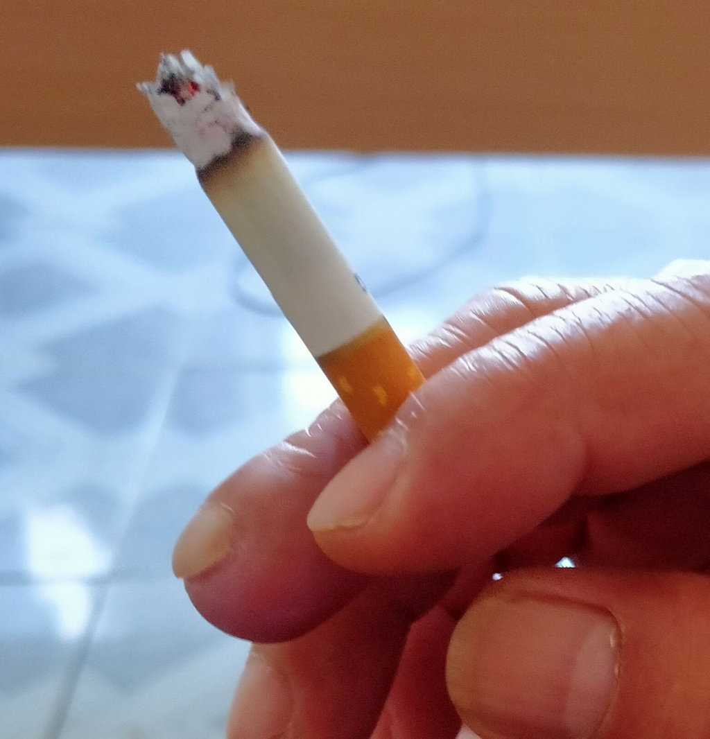 Hút thuốc lá gây ảnh hưởng không nhỏ tới sức khỏe của người hút và những người xung quanh