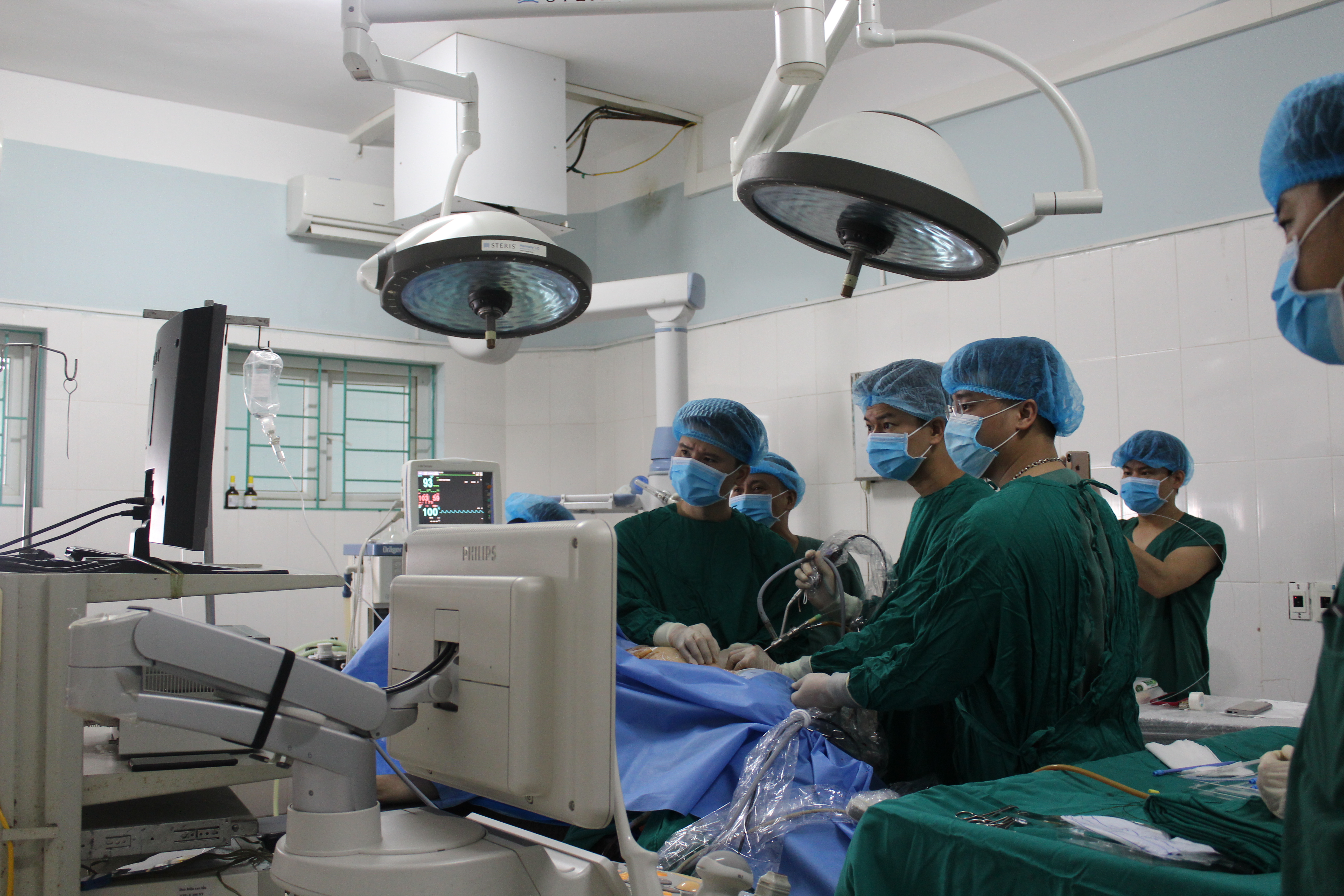 Bệnh viện Đại học Y Hà Nội chuyển giao kỹ thuật “Tán sỏi qua da theo đường hầm nhỏ” cho Bệnh viện đa khoa tỉnh