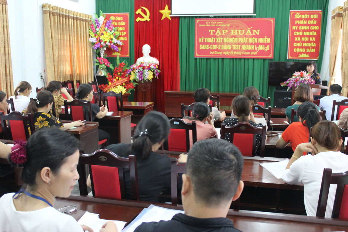 Đồng chí Phạm Thị Kim Dung, Phó Giám đốc Trung tâm Kiểm soát tật khai mạc lớp tập huấn