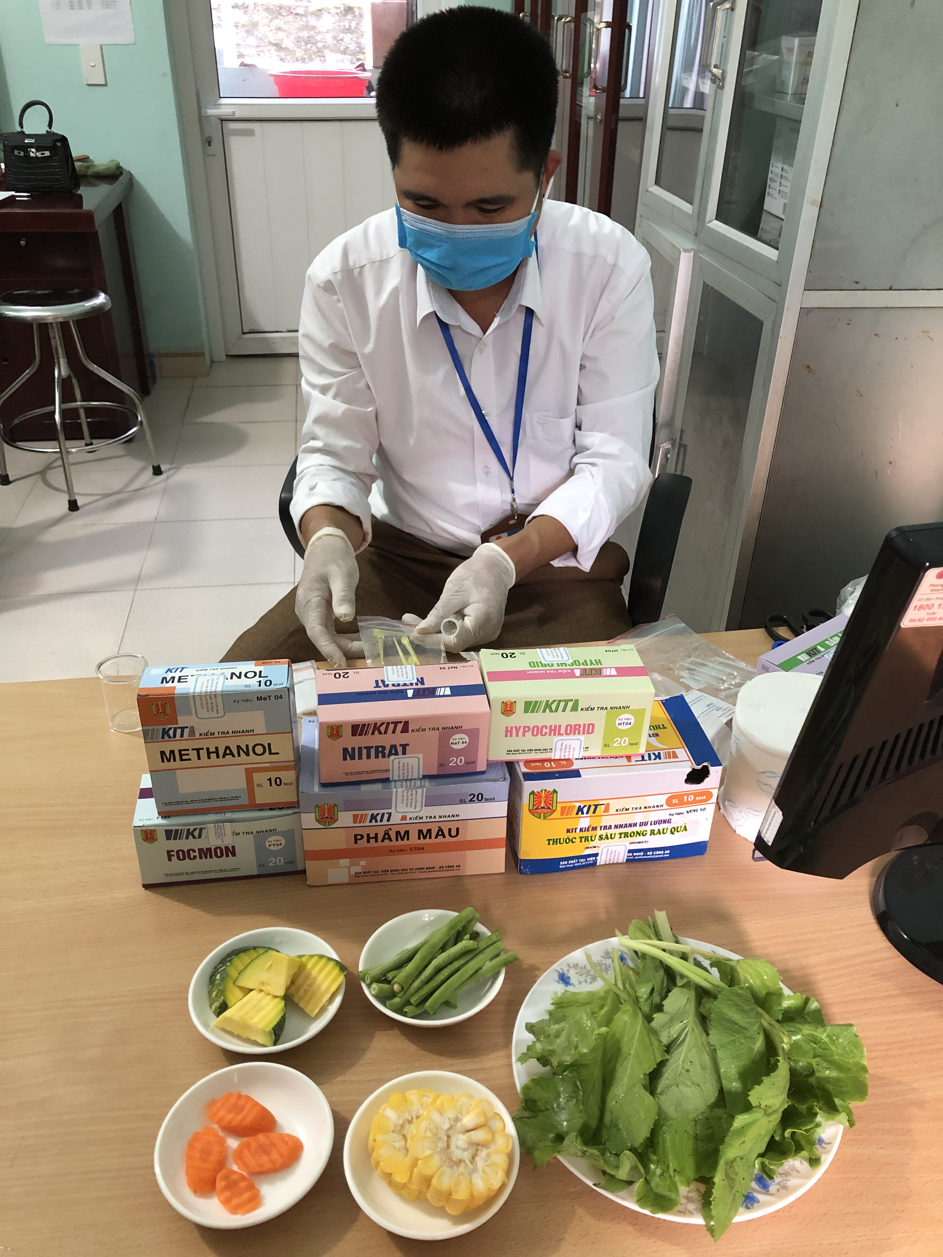 Kiểm tra, giám sát an toàn thực phẩm phục vụ kỳ họp  HĐND tỉnh và Đại hội đại biểu Đảng bộ Bộ đội Biên phòng  tỉnh Hà Giang