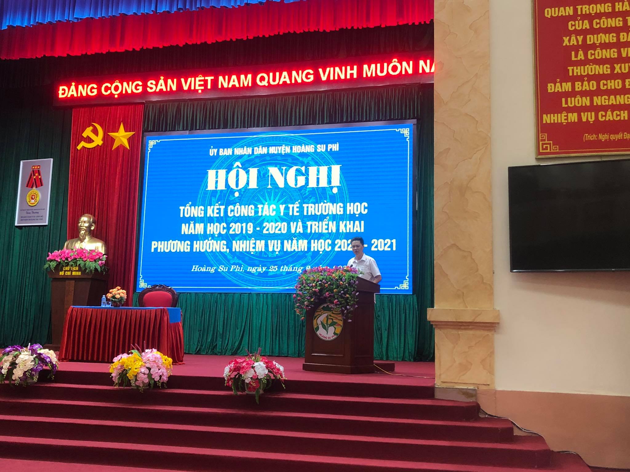 Đ/c Hoàng Đức Tân, Phó Chủ tịch UBND huyện phát biểu chỉ đạo tại hội nghị
