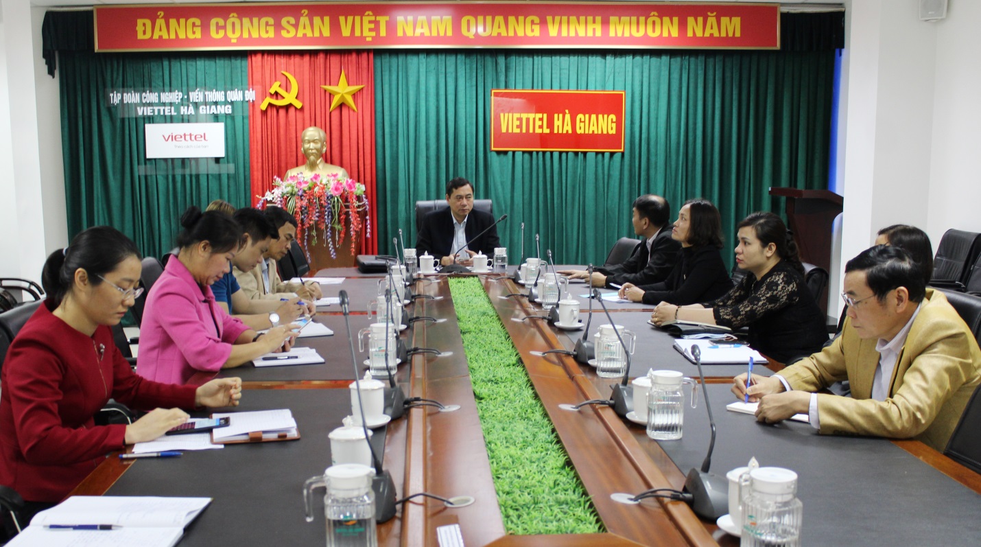 Bs Nguyễn Văn Giao, Phó Giám đốc Sở Y tế chủ trì hội nghị tại điểm cầu Hà Giang